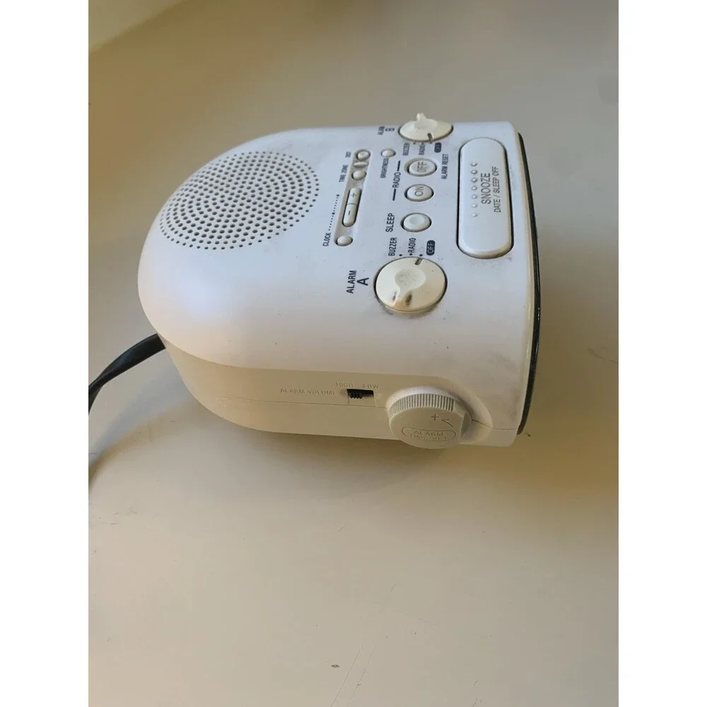Sony Dream Machine ICF-C318 AM/FM Dual Alarm Clock Radio Digital White Retro